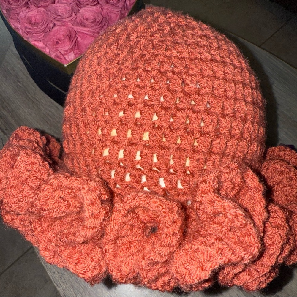 Elegant Red Knit Women's Hat - Picture 2 of 3